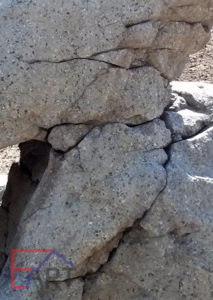 Дикий камень из архитектурного бетона. Фрагмент